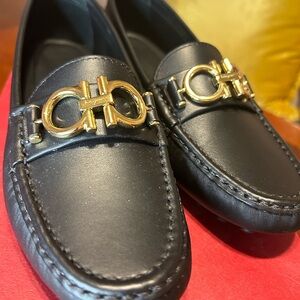 Salvatore Ferragamo Women's Berra Reversible Gancini Driver's Shoes Black Sz 5.5